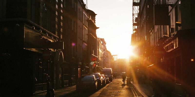 Wi-Fi 7革命:揭秘多链路操作与确定性低时延如何颠覆你的无线世界 | 附核心资源与工具